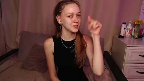 adelin_maxwell online show from May 18, 4:40 pm