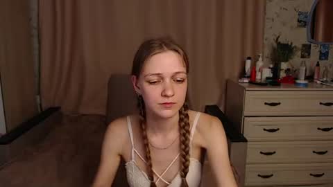 adelin_maxwell online show from June 17, 9:14 pm