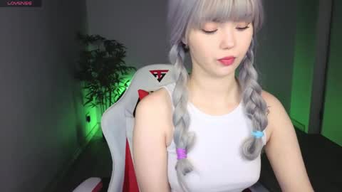 adelina__flower online show from May 9, 3:42 am