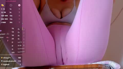 adelinaconte1 online show from August 8, 8:42 pm