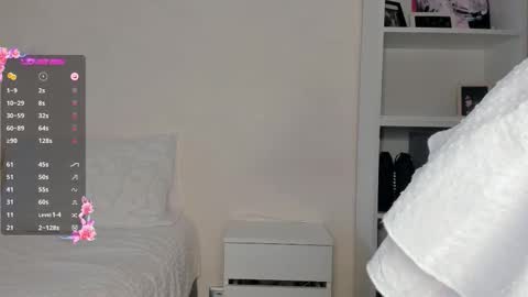 adelins_peach online show from March 18, 10:54 am