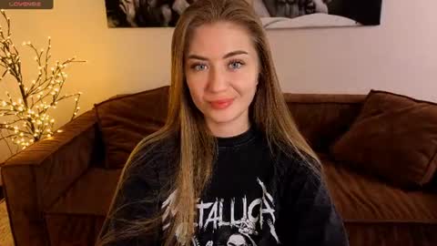 adelyna_bird online show from August 1, 6:30 am
