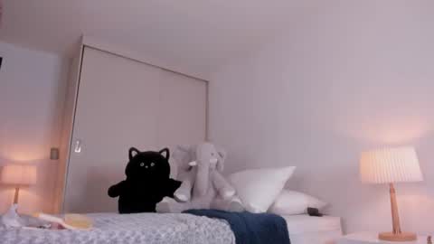 adhara_walton online show from July 18, 4:57 am