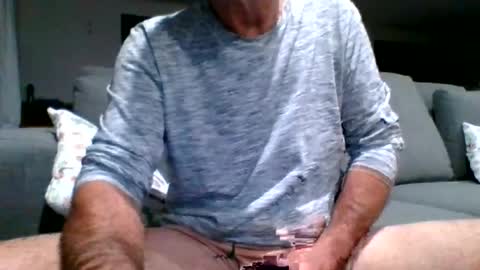 adjustable14 online show from August 17, 1:27 pm