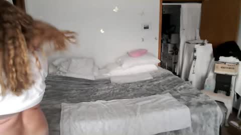 adorable22 online show from August 6, 11:48 pm