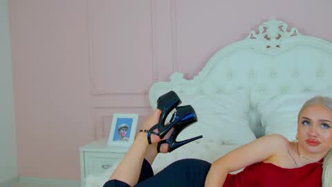 Adriana Rockefeller online show from April 9, 1:35 am