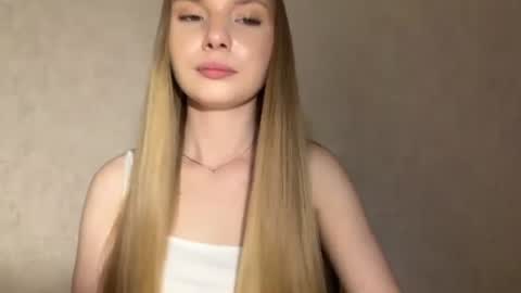 Caroline online show from August 9, 5:47 pm