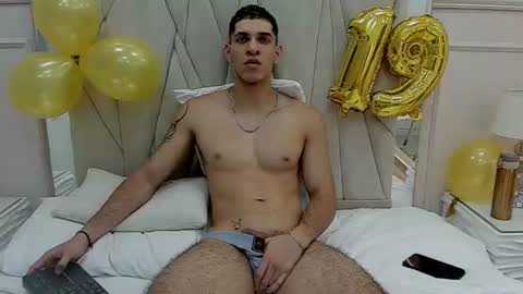 Adrien Monteiro online show from August 12, 1:24 pm