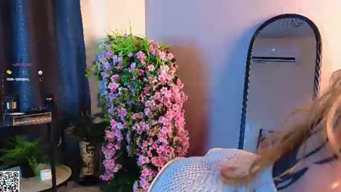 Afelia online show from August 12, 11:34 am