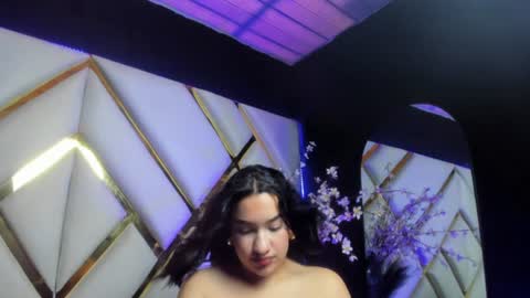 afroditta_hill online show from August 3, 9:33 pm