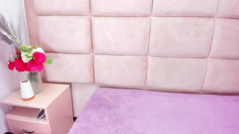 afroditta_hill online show from August 11, 2:46 am