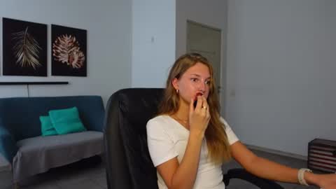 Anna and Lilly online show from August 3, 9:49 am