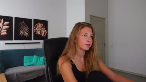 Anna and Lilly online show from August 4, 7:05 am
