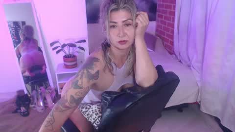Lily online show from July 25, 2:15 am