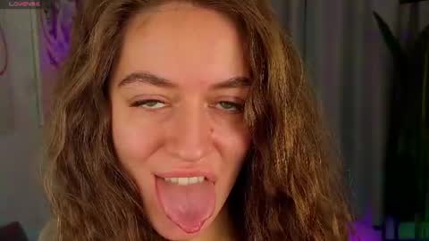 agnes wells online show from August 9, 2:12 am
