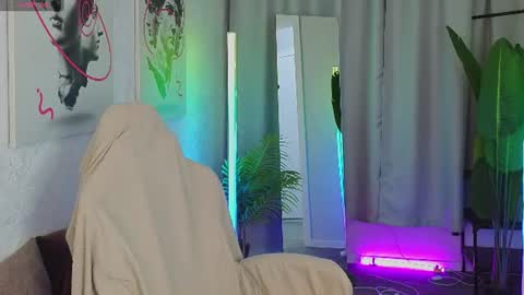 agnes wells online show from August 10, 7:43 am