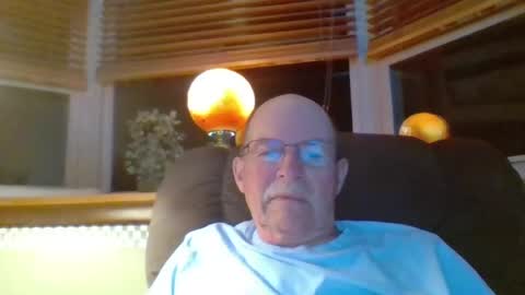 aguynrkfrd online show from June 13, 9:06 am