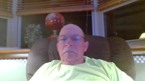 aguynrkfrd online show from July 4, 9:22 am