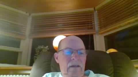 aguynrkfrd online show from July 7, 9:24 am