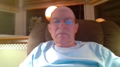 aguynrkfrd online show from July 8, 9:13 am