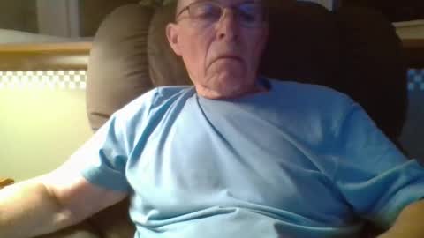 aguynrkfrd online show from July 16, 8:59 am