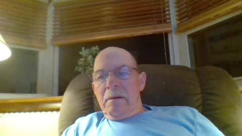 aguynrkfrd online show from July 22, 9:33 am