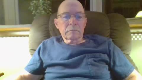 aguynrkfrd online show from August 7, 9:31 am