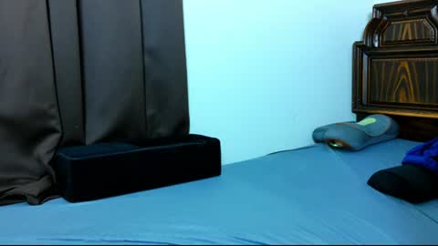 Blue Eyed Handsome Man online show from July 29, 1:56 am