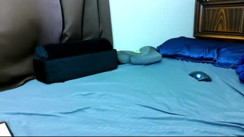 Blue Eyed Handsome Man online show from July 31, 1:23 am