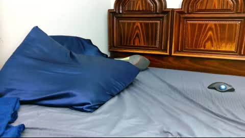 Blue Eyed Handsome Man online show from August 2, 3:41 pm