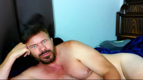 Blue Eyed Handsome Man online show from August 15, 1:42 am
