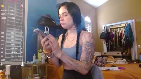 Kat online show from May 6, 9:49 pm