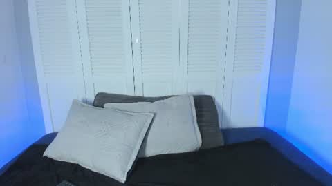 aikoo__1 online show from August 11, 6:43 pm