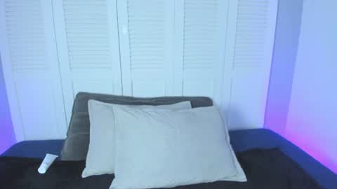 aikoo__1 online show from August 12, 6:32 pm