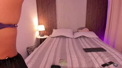 ailann_1 online show from August 3, 8:27 pm