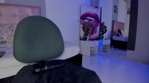 aileenkeys online show from August 6, 12:53 am