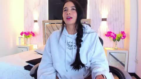 Aisha Stones online show from August 3, 1:07 pm