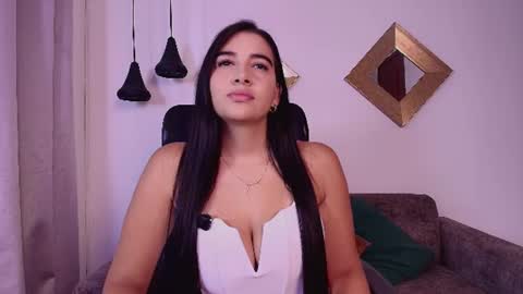 Aisha Stones online show from August 31, 1:23 pm