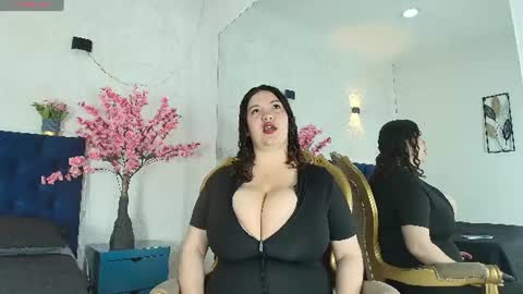 aishamae online show from August 17, 2:22 pm