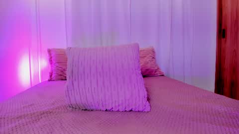 Aisha online show from August 1, 1:39 pm
