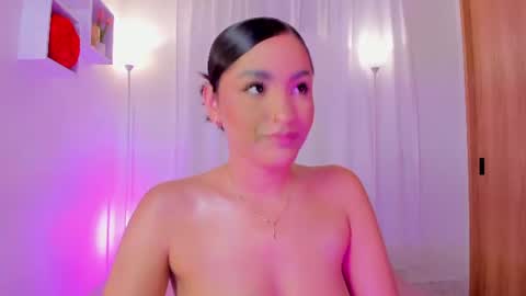 Aisha online show from August 3, 7:59 am