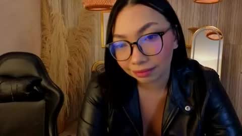 Akari online show from August 15, 2:32 pm