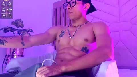 akazaboy online show from August 7, 7:08 am