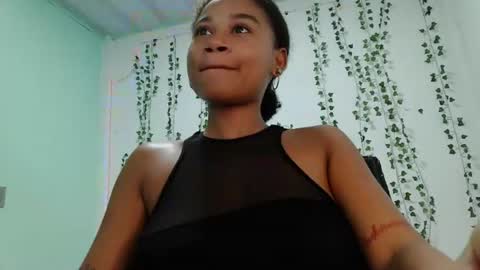 akemy_saunderz online show from July 21, 6:38 am