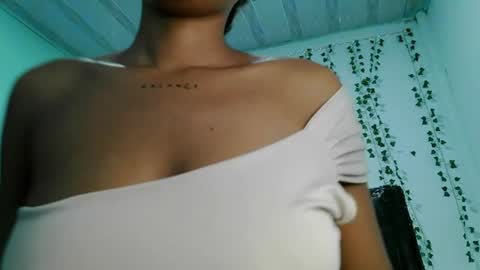 akemy_saunderz online show from July 22, 5:10 am