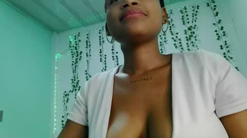 akemy_saunderz online show from July 24, 5:21 am
