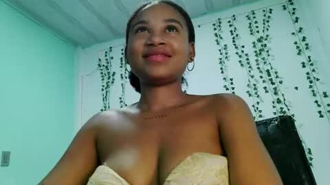 akemy_saunderz online show from July 25, 5:22 am