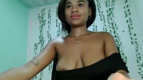 akemy_saunderz online show from July 27, 5:46 am
