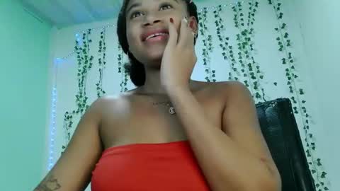 akemy_saunderz online show from July 28, 4:07 am