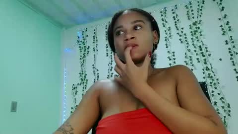 akemy_saunderz online show from July 28, 5:35 am